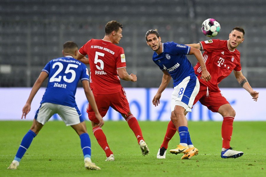 Bayern easily steps over Schalke